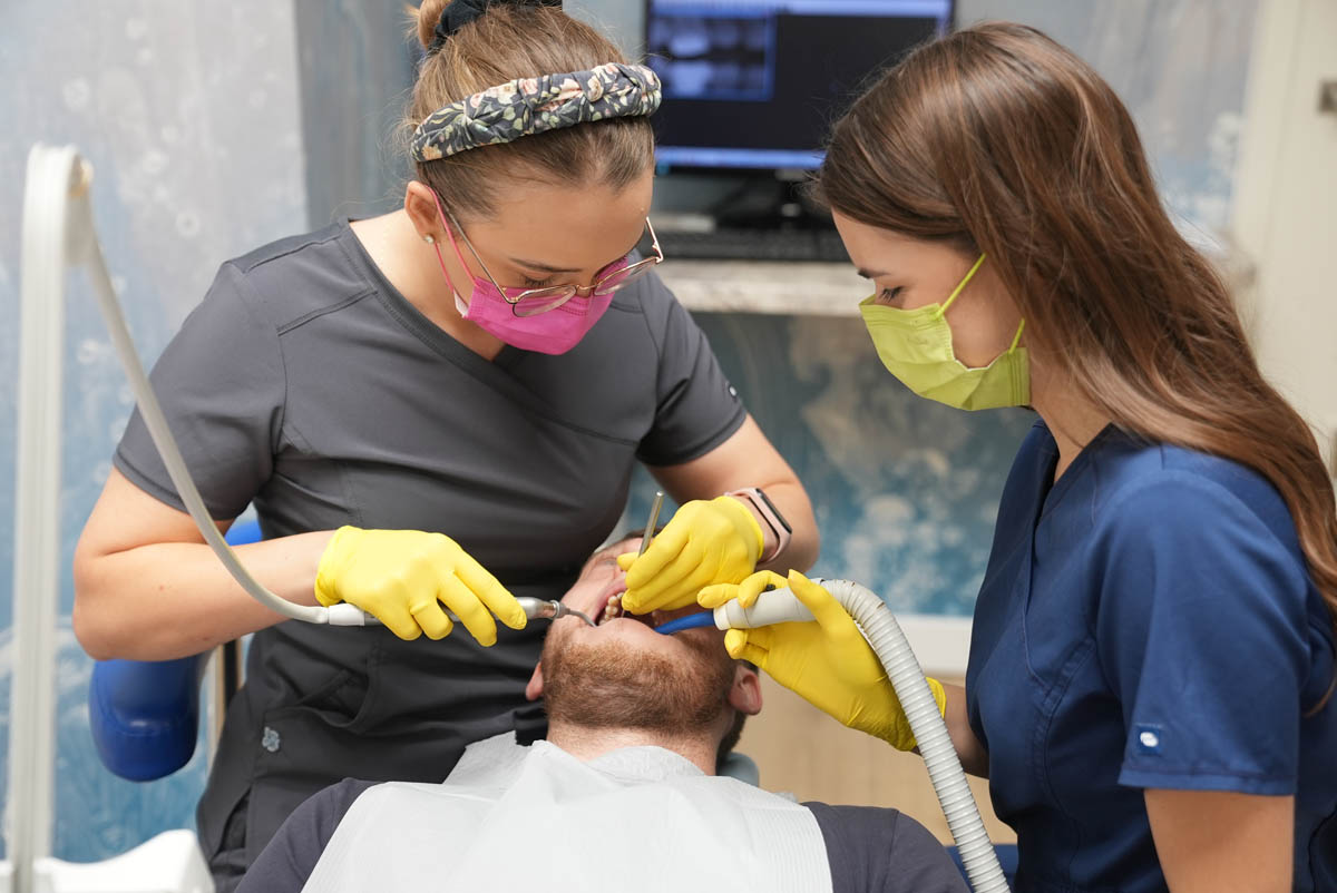 Ogłoszenie o pracę - asystentka stomatologiczna Ogłoszenie o pracę - asystentka stomatologiczna