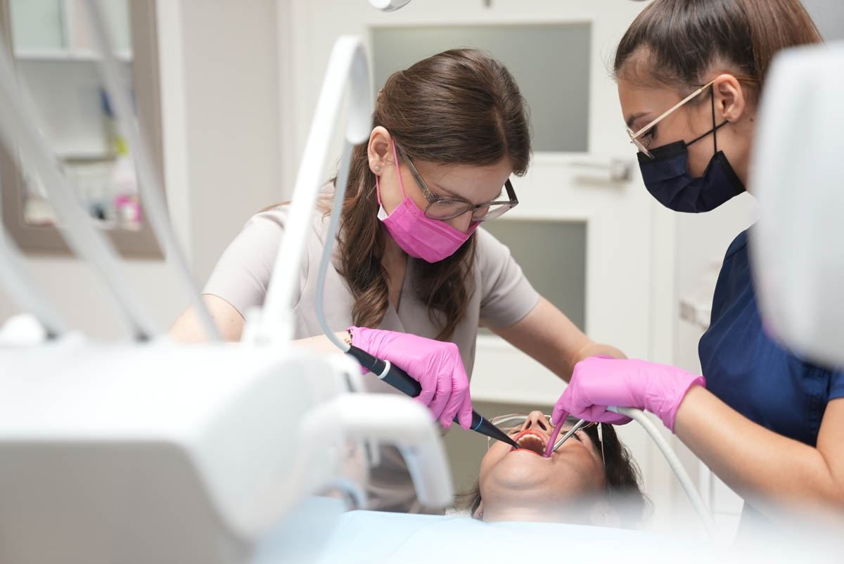 Asystentka stomatologiczna - kariera w Den Med Asystentka stomatologiczna - kariera w Den Med